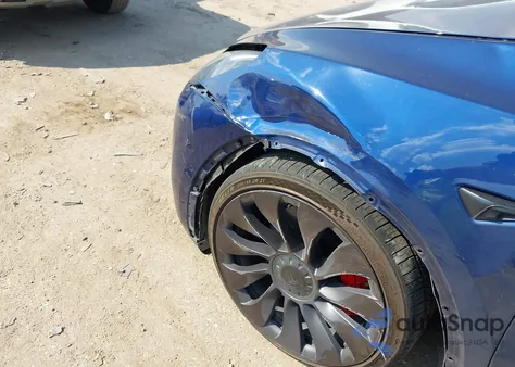 2022 Tesla Model Y Performance Dual Motor All-Wheel Drive z USA, uszkodzony, nr VIN 7SAYGDEF6NF340543